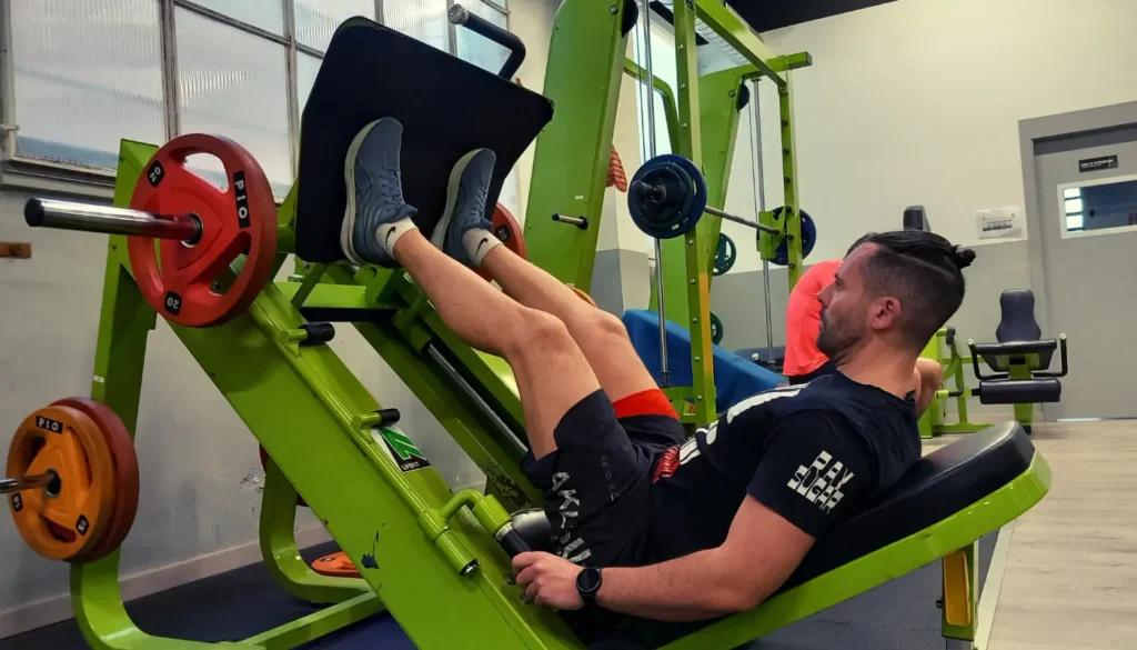 5 Posiciones en la Prensa de Piernas para Trabajar Diferentes Músculos
